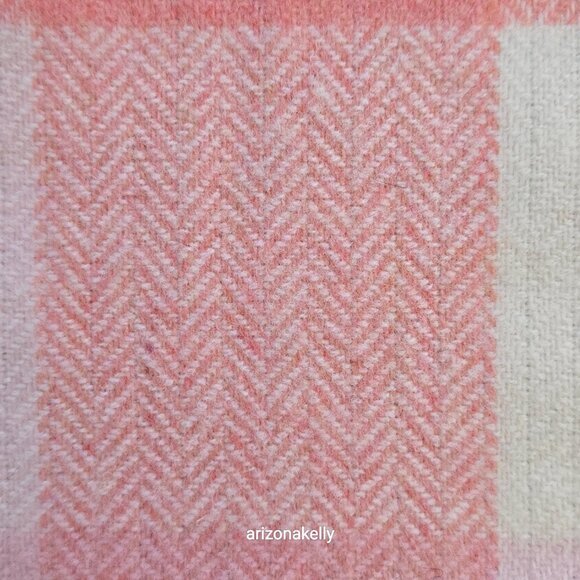 NWT Lambswool Baby Wrap/Scarf/Lap Blanket AVOCA Ireland Herringbone - Picture 3 of 9